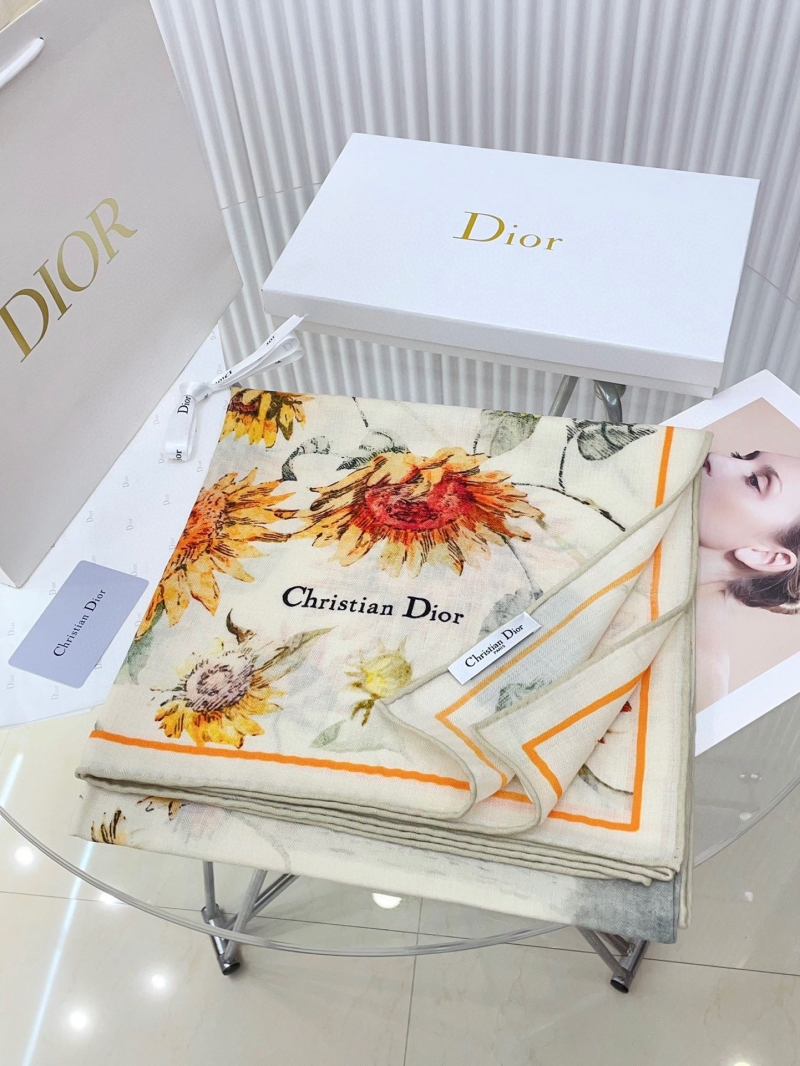 CHRISTIAN DIOR